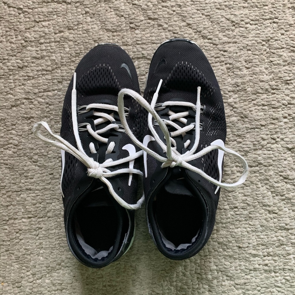 Black nike free